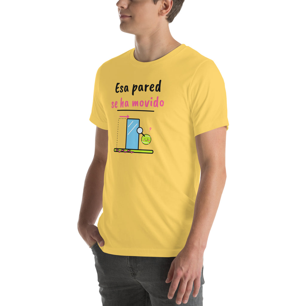 Front-left view of the yellow Esa Pared Se Ha Movido Padel Tee