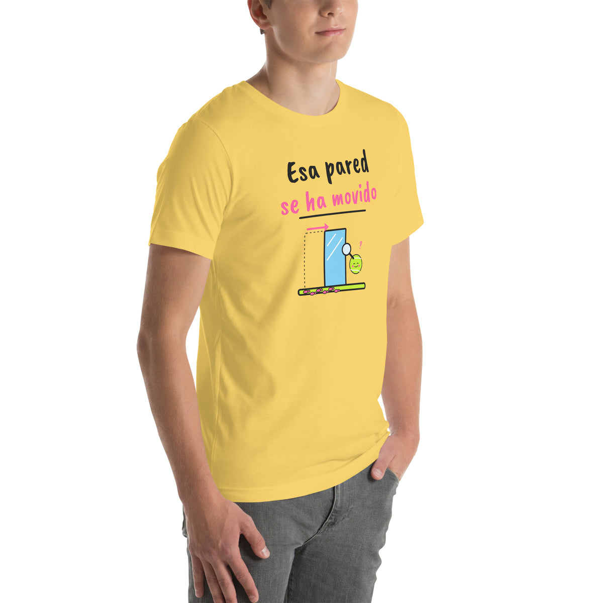 Front-right view of the yellow Esa Pared Se Ha Movido Padel Tee